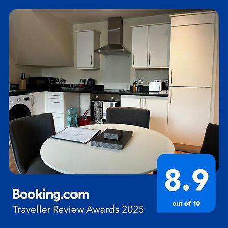 Central Townhouse With Parking テルフォード エクステリア 写真