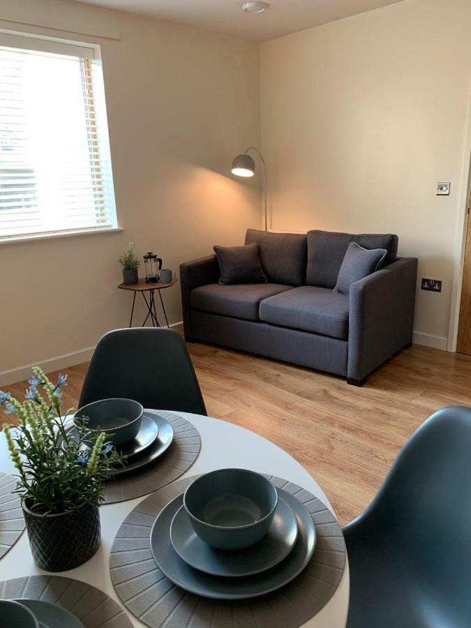 Central Townhouse With Parking テルフォード エクステリア 写真